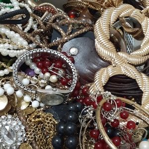 Mystery Jewelry Box Vtg to NOW UNSORTED UNSEEDED UNTESTED UNSEARCHED